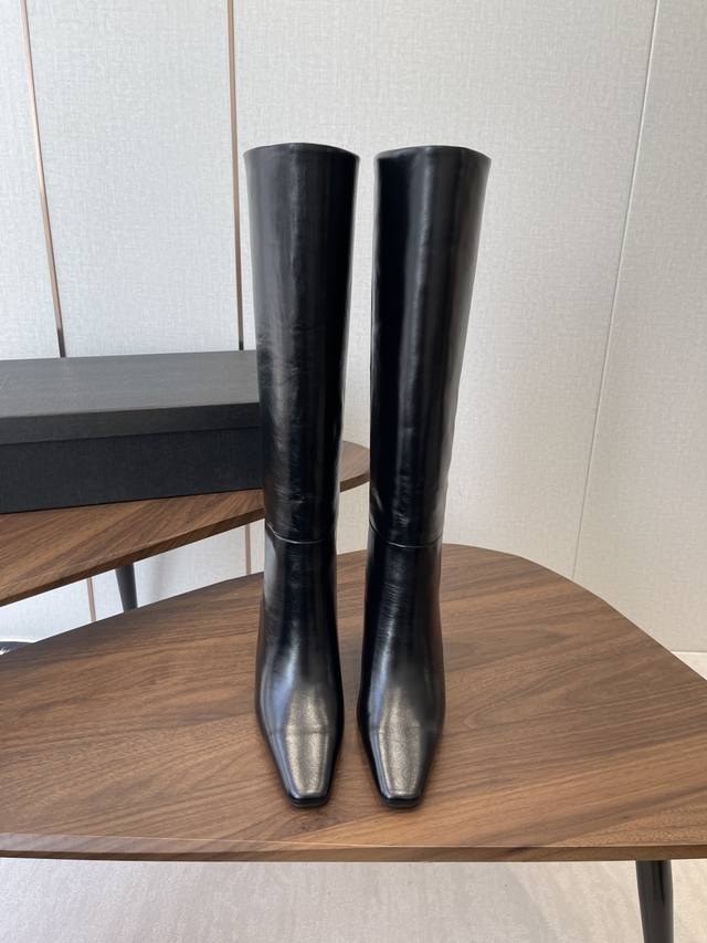 大长腿必备 Ysl 高跟 短靴 长靴Yvette Saint Laurent圣罗兰Logo 精致高跟 黑色牛油皮 最懂女人心的杨树林 无死角的美鞋 撑起气场 进