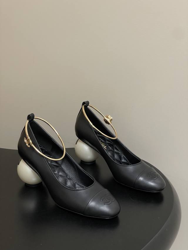 均配脚环丝带 2026春夏新款Chanel小香 26C丝巾系列拼色蝴蝶结双C丝带脚环高跟单鞋巨型珍珠跟双C脚环扣高跟鞋 这一季的玛丽珍真的太绝了！标志性山茶花双