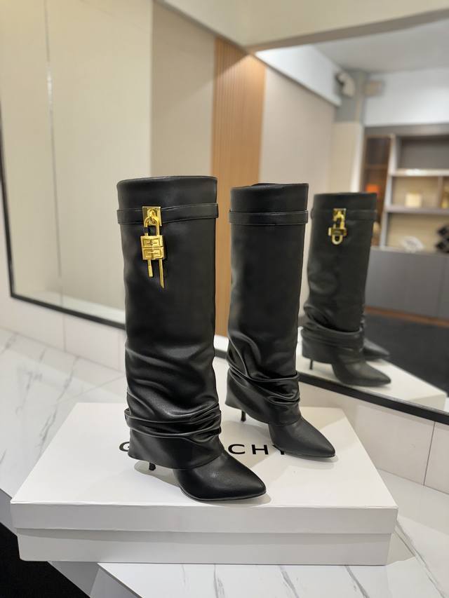 专柜正品级定制版本 Givenchy纪梵希 Shark Lock 系列 挂锁 长靴打皱新款，市面最高版本 纪梵希 锁扣 风靡整个时尚圈秒变大长腿 原版开发鞋型超