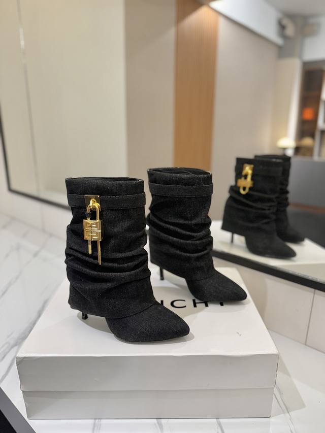 专柜正品级定制版本 Givenchy纪梵希 Shark Lock 系列 挂锁 短靴打皱新款，市面最高版本 纪梵希 锁扣 风靡整个时尚圈秒变大长腿 原版开发鞋型超