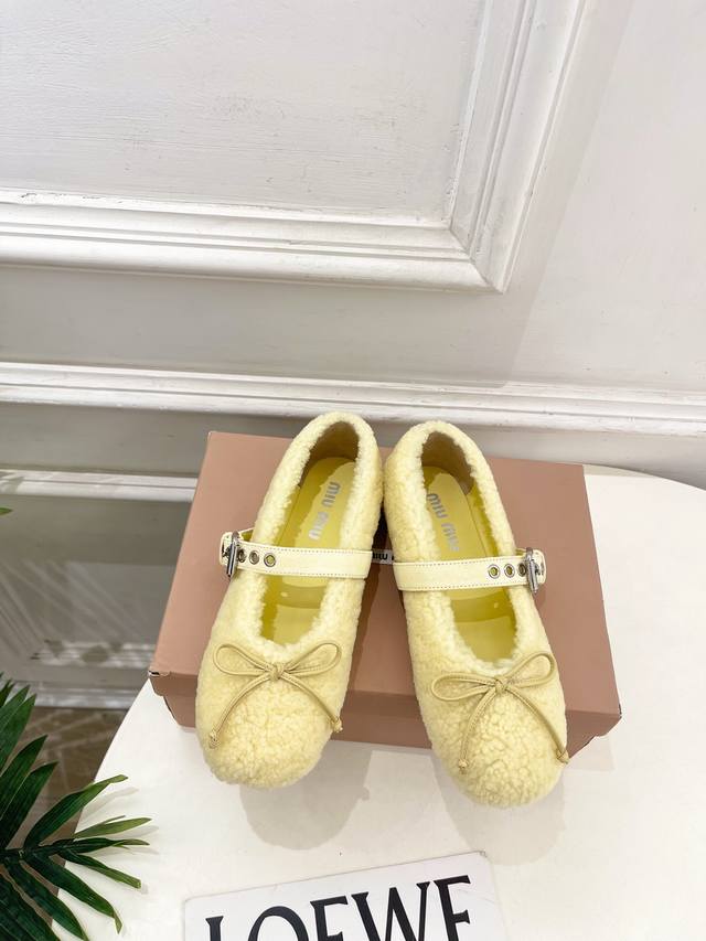 Miu Miu 缪缪 25 2025秋冬新品 专柜主打最新走秀款Naplak玛丽珍芭蕾平底毛毛鞋火爆上新！ 缪家高货 顶级工艺打造精品质感 无敌舒适 绝对是一见