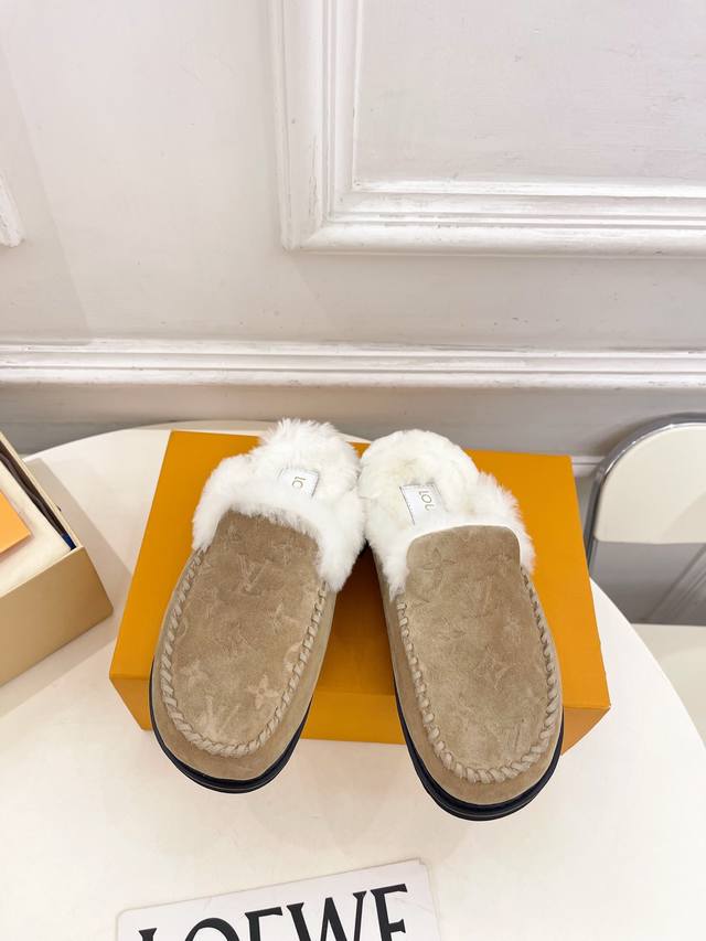 Lv 路易威登 25 2025秋冬新品 顶级版本 专柜主打最新款Lv压花毛拖 硬货上新 Bs代购级别！高级感十足！国内外博主刷爆的一款，复古又时髦 上脚美炸了！