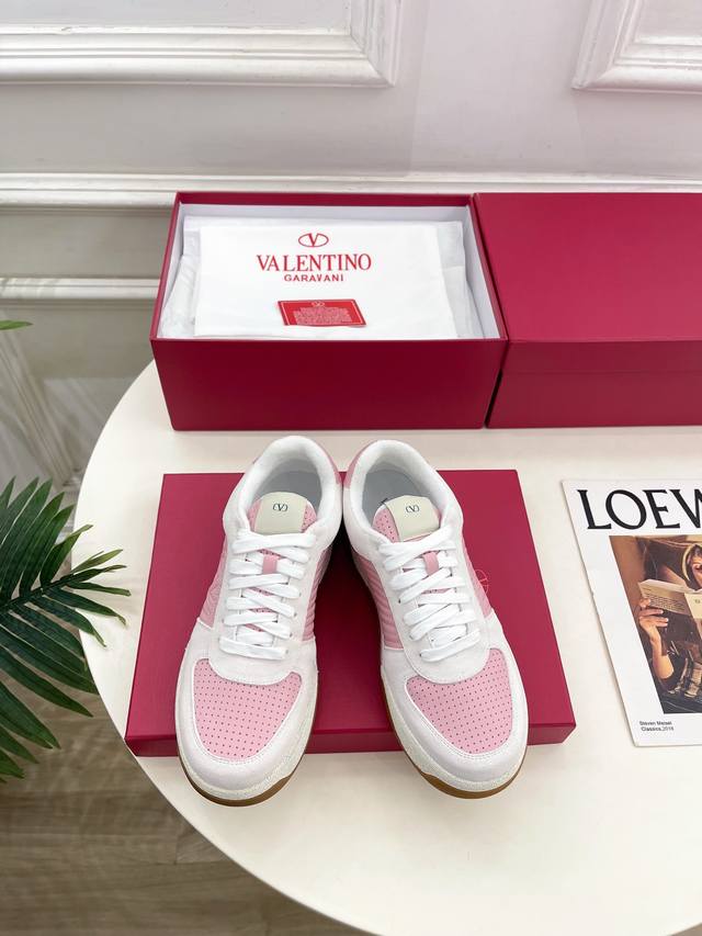 Valentino 华伦天奴2025 最新走秀款 Sparry 牛皮革情侣款运动鞋 Bs原版购入开发 做货 华伦爆款运动鞋 众多明星同款 舒适牛皮材质，四季皆可