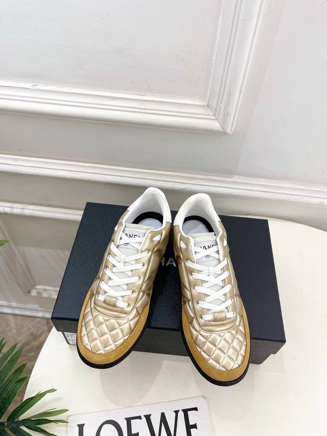 小香 25 2025 秋冬新品 专柜经典款 小香双C经典菱格休闲鞋运动鞋 系列上新 Bs时尚圈的绝绝子 搭配将演绎着细致 极简 永不褪去的经典元素 展现与众不同