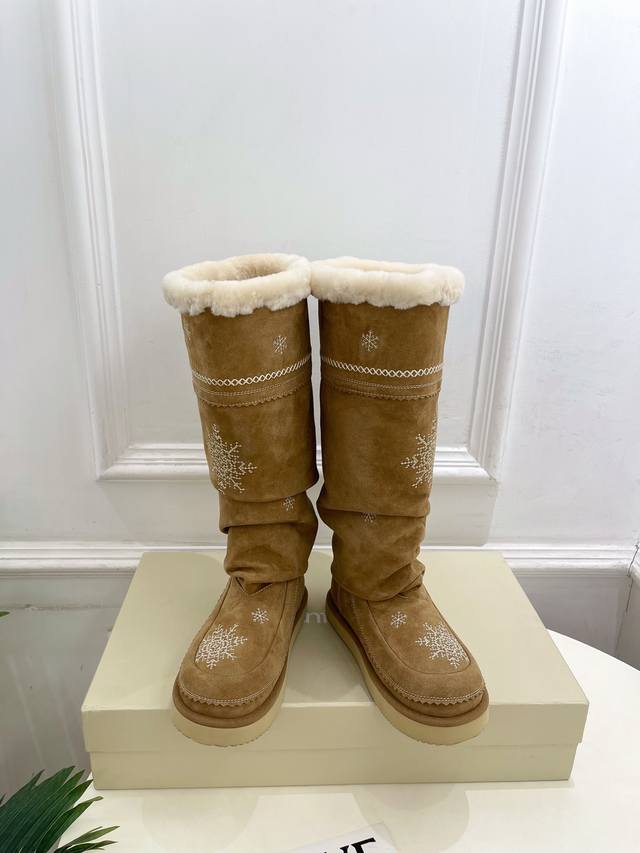 Unfolio 25 秋冬新品 复古刺绣雪花毛毛雪地靴 长靴 作为这两年最受欢迎的鬼才设计师品牌，设计简单、奢华的质感让你爱不释手 不想满大街撞款的可以看看这个