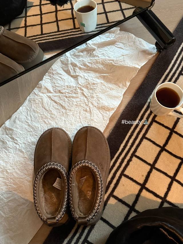 天冷就靠它续命！Ugg这双一脚蹬，踩进去像陷进云朵里，暖乎乎的超治愈～35-40码！