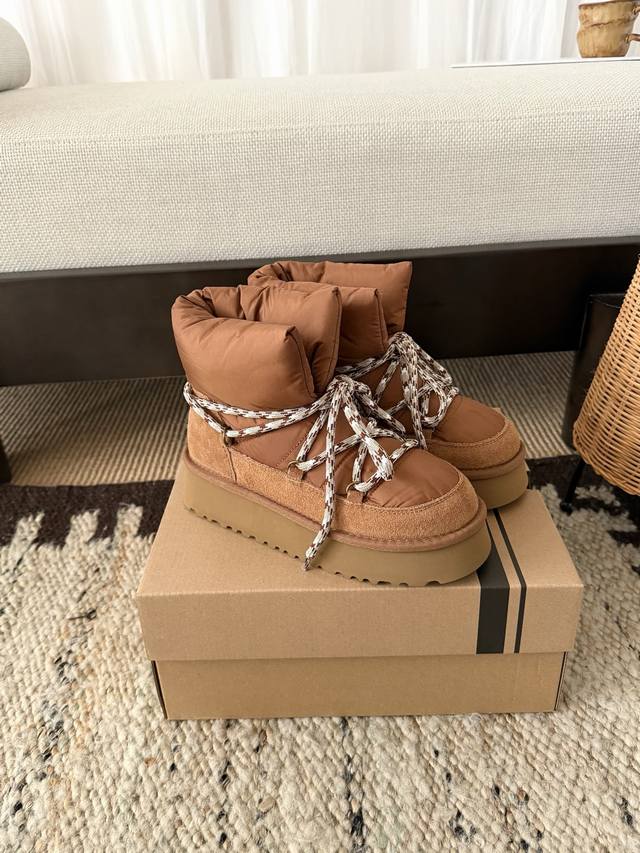 Ug . 韩版羽绒系带面包靴 韩里韩气Ins博主同款 期待了一个月之久终于出啦 笨笨的面包系带造型 呆萌小可爱 羽绒布与内里皮毛一体保暖双加持 Size：35