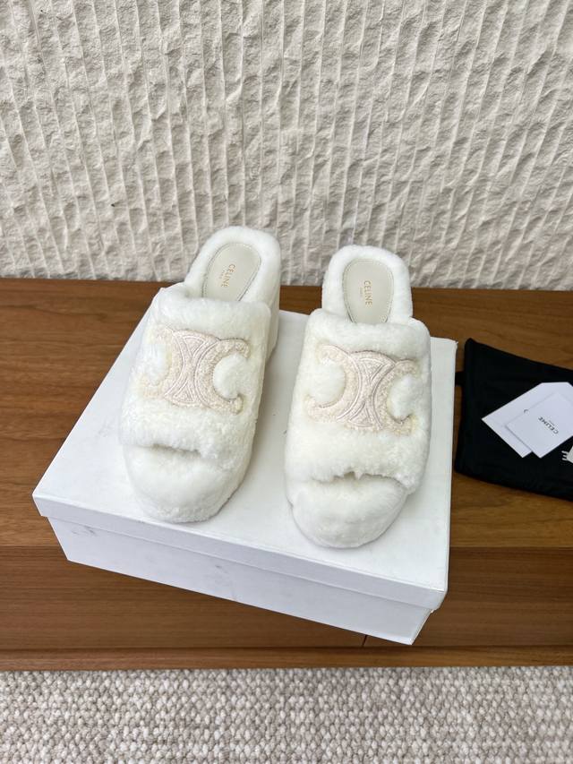G633 Celine 塞琳 25Ss秋冬新款 凯旋门 粗跟 高跟 毛毛拖 踏入C家毛拖的世界 邂逅一场舒适与奢华的邂逅。 它以独特设计 将品牌经典与时尚前沿巧
