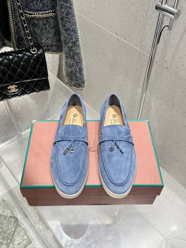 男10 经典半拖款乐福鞋顶级升级版.今年的Lp再出新色，颜色非常的惊艳，适合夏天的同时又非常百搭显白 Loro piana之Summer Charms看似平淡无