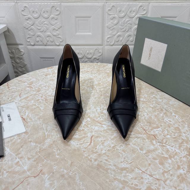 Tom Ford顶级版本 高品质 2025新款 1:1开模 高跟单鞋 鞋面: 牛皮 羊京 垫脚：羊皮 跟高：10.5Cm 鞋底：Aaa级原版真皮大底 Size：