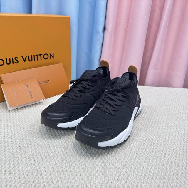 Lv 路易威登L家 驴牌 最新Olympia系列 情侣款 银角大王 休闲 运动鞋 跑鞋 本款 Lv Olympia 运动鞋融合网格面料与金属质感合成皮革等科技面