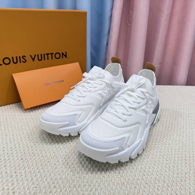 Lv 路易威登L家 驴牌 最新Olympia系列 情侣款 银角大王 休闲 运动鞋 跑鞋 本款 Lv Olympia 运动鞋融合网格面料与金属质感合成皮革等科技面