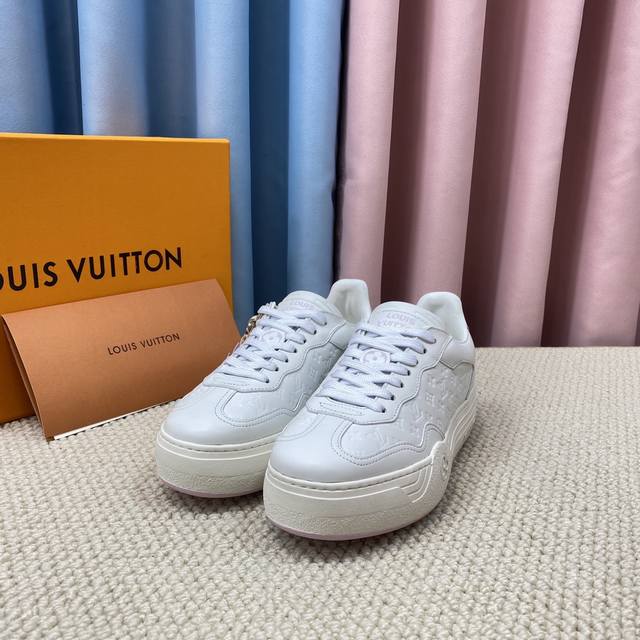 顶级版本 新款运动鞋 厚底 休闲 原版购入开发 做货 Lv Discovery 系带鞋亮相路易威登 四秀场，以科技网格面料和金属质感合成材质塑造流线型设计 品牌