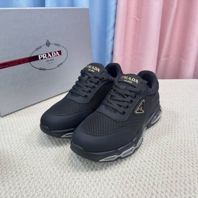 顶级品质 prada New Arrival～ 普拉达新款男士运动鞋 升级版本 今年无论是楦型 鞋面工艺 面皮材料 都已全面升级 1鞋型修饰了许多，比较秀气，包