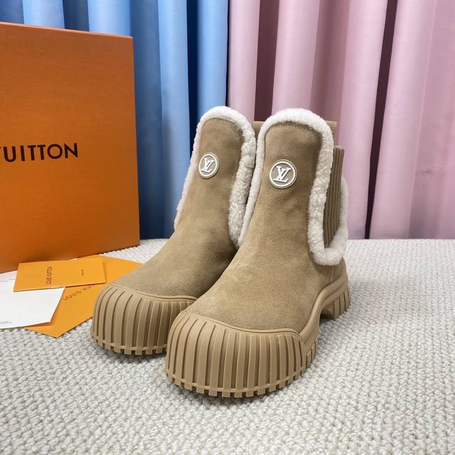 顶级版本Lv Archlight 运动靴子Summer Collection老爹鞋，具有代表性的经典款Lv字母点缀鞋舌轻巧，舒适，百搭，线条感和拉长美腿，中间的