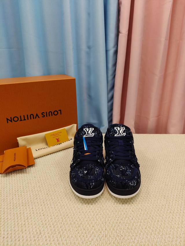 新款情侣出货了 Lv-Trainer路易-威登 pk市场一切版本 情侣款 走秀新款 篮球板鞋 代购品质 原版1：1开发复刻！！上脚非常舒适 做工精细 鞋面由意大