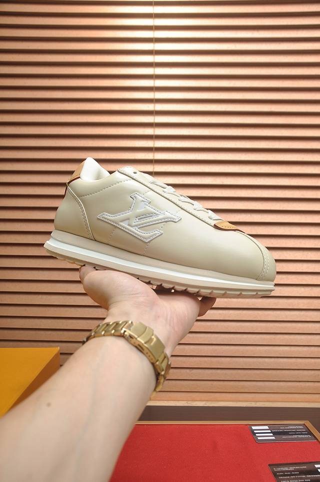 Louis Vuitton 新款原单Lv路易威登 * 顶级版本 Lv经典潮鞋！选用进口原厂布料 网布内里.原版耐磨橡胶发泡大底！高品质精品！码数 女35-40