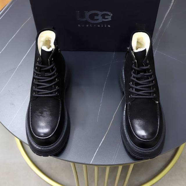 p澳洲进口加厚羊毛 品牌：Ugg正品代购 尺码：38-44 45订做 等级： 官网1:1 材料： 头层真皮防水防冻鞋面 真毛内里 原版防滑 柔软 耐磨大底 款式