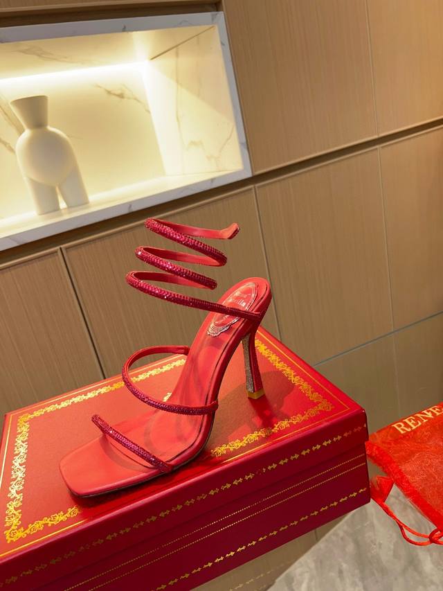 Rene Caovilla芮妮 乔薇拉 最新Rc高版本 春夏Cleo爆红系列，魅惑华丽的顶级硬货，方头楦形 小方跟烫钻设计 闪闪的小钻 绝美 全球断货的绕环钻带