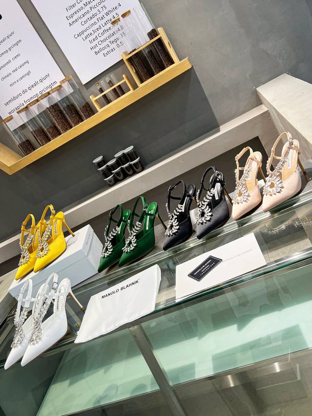 Manolo Blahni*K最高版本 长期做货 新款90毫米“Lutara”施华洛世奇水钻凉鞋 超级超级爱Mb这双高跟鞋 钻扣的设计超级美 好想再入不同色 版