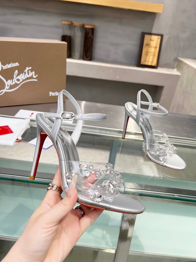 Christianlouboutin路铂廷 Cl红底鞋‖ 全球限量！来自拉斯维加斯的祝福灵感来自拉斯维加斯的炫彩霓虹 手工制作，精致工艺收藏级作品 绝对吸睛的存