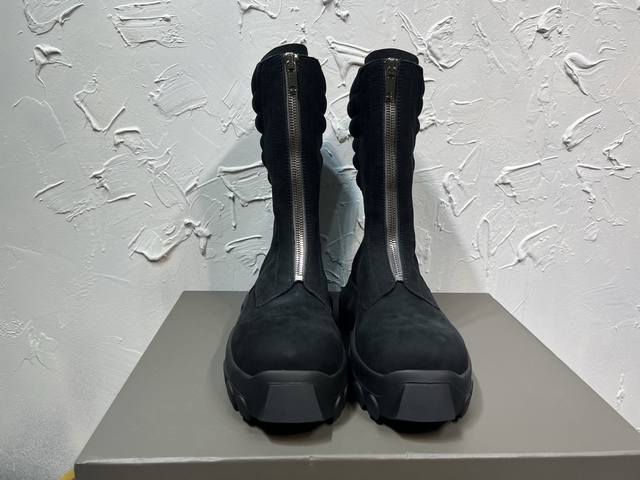 2025最新款Rick Owens黑色porterville Army Mege Tracror中通男靴，进口牛皮，里垫脚牛皮，原版包装 码数：39-46码