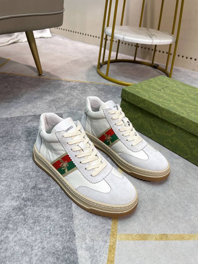 男士休闲高帮鞋，男士短靴，鞋面进口优质牛皮，蜜蜂纸袋装饰，X简约时尚靓丽，柔软舒适真皮内里踮脚，耐磨防滑橡胶大底，38-44，45订做不退换