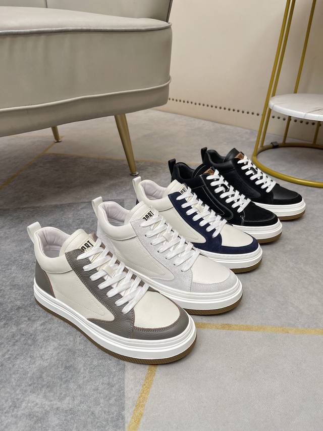 潮牌男士休闲高帮鞋，男士短靴,百搭机车靴。鞋面进口优质水洗牛皮，简约时尚帅气百搭，柔软舒适真皮内里踮脚，耐磨防滑橡胶大底， 码数：38-44，45订做不退换