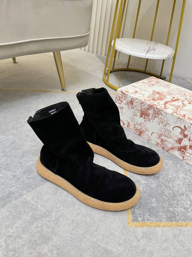 潮牌男士休闲高帮鞋，男士短靴,百搭帅气倒靴。鞋面进口优质磨砂牛皮,简约时尚,帅气百搭，后跟拉链，舒适好穿，耐磨防滑生胶大底。 码数：38-44，45订做不退换