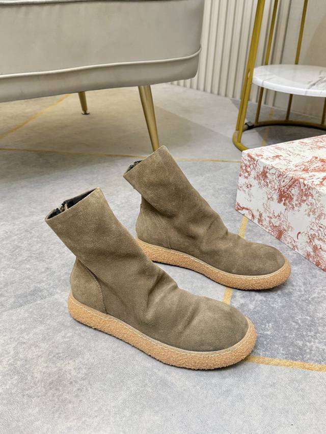 潮牌男士休闲高帮鞋，男士短靴,百搭帅气倒靴。鞋面进口优质牛皮,简约时尚,帅气百搭，后跟拉链，舒适好穿，耐磨防滑生胶大底。 码数：38-44，45订做不退换