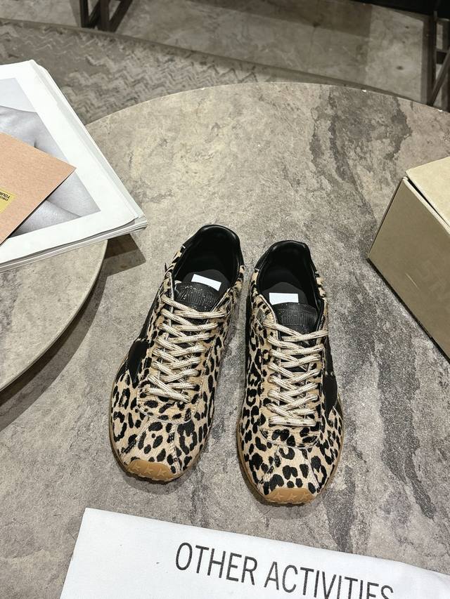 Ggdb Golden Goos 25Ss 小脏鞋 德训鞋 Ggdb经典情侣款小脏鞋 火红程度上怼小白鞋，下踩各类小脏鞋！ 明星私服上脚示范 ×就是这么百搭 ！