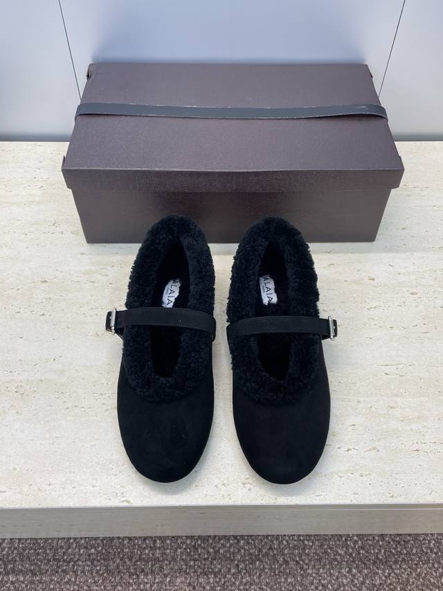 工厂p价p：普通盒 原版皮盒 阿莱亚2025秋冬新款羊羔毛玛丽珍芭蕾舞女鞋 Alaia明星同款平底圆头五金铆钉皮带扣拼色懒人乐福单鞋 材质：鞋面进口羊猄皮+羊羔