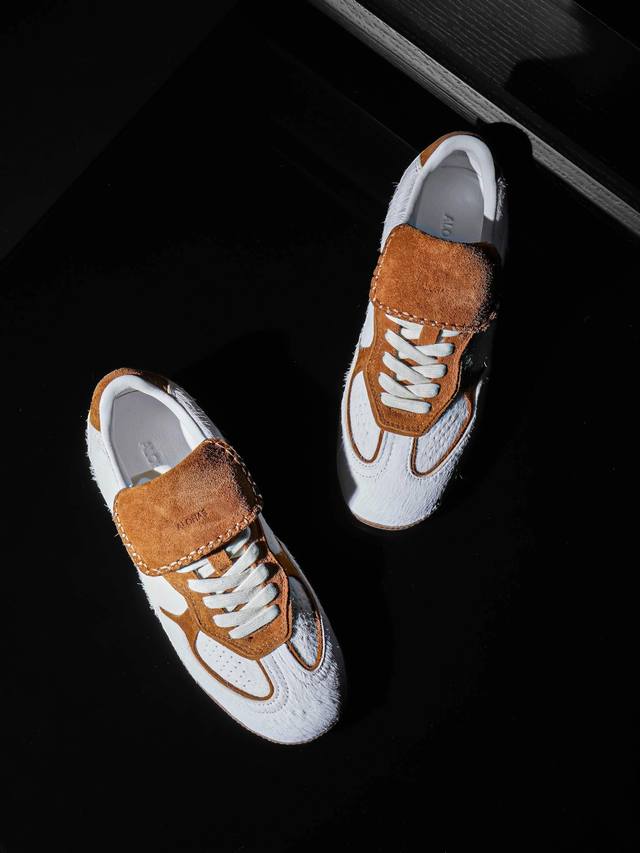 西班牙小众品牌德训鞋 纯手工制作的小众鞋子，Ins超国外众多博主穿搭款 面料：丝光反毛皮+进口马毛 内里：亲肤羊皮 垫脚：高弹记忆乳胶+羊皮 大底：防滑橡胶大底