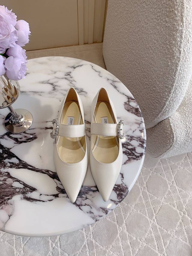 出厂价p Jimmy Cho*新款平底玛丽珍单鞋 小尖头设计搭配钻扣精致优雅又时髦 柔软舒适超好穿 精致女孩人手一双 鞋面超软羊皮 Zp开模水钻扣 内里垫脚羊皮