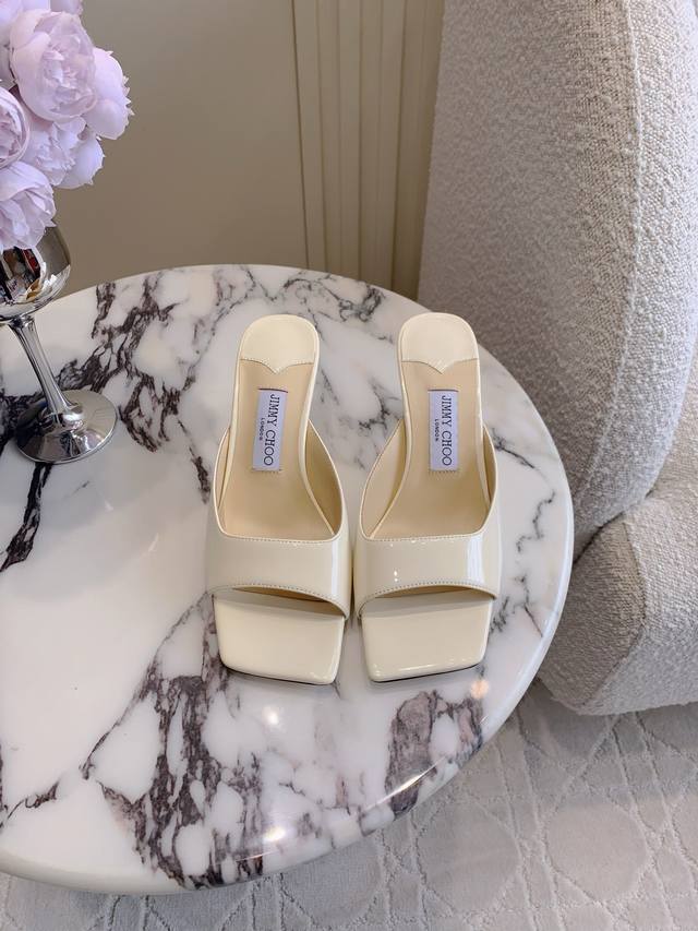 出厂价p Jimmy Cho*新款高跟凉拖鞋 简约设计 经典大气 释放高贵典雅气质 上脚绝美 鞋面小牛皮 内里垫脚羊皮 意大利真皮大底 跟高6.5Cm 尺码35