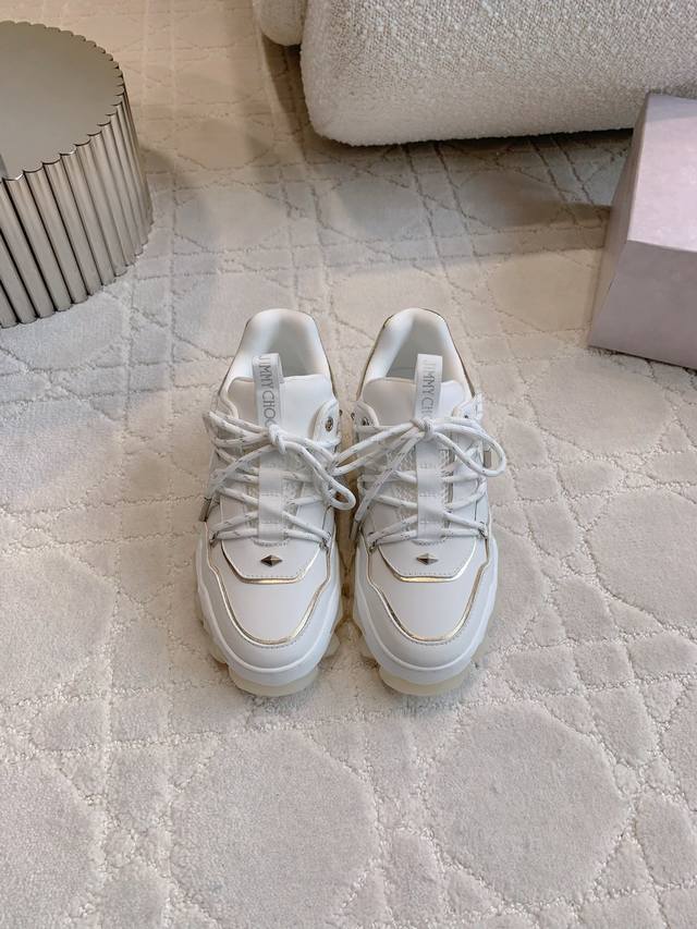 出厂价p 顶级版本 Jimmy Cho*新款厚底老爹鞋 王一博同款 上脚超绝大一款老爹鞋 松弛又不失精致感 潮流气息拉满 鞋底钻石造型非常吸睛 用简约设计与立体