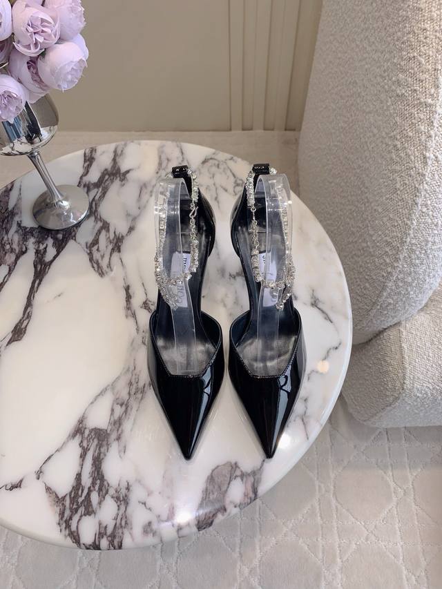 出厂价p Jimmy Cho*新款漆皮水钻链条高跟鞋 水晶链条设计唯美奢华 把珠宝穿在脚上 上脚超仙超美！原版开模 顶级品质！ 鞋面牛漆皮 原版开模钻链条 内里