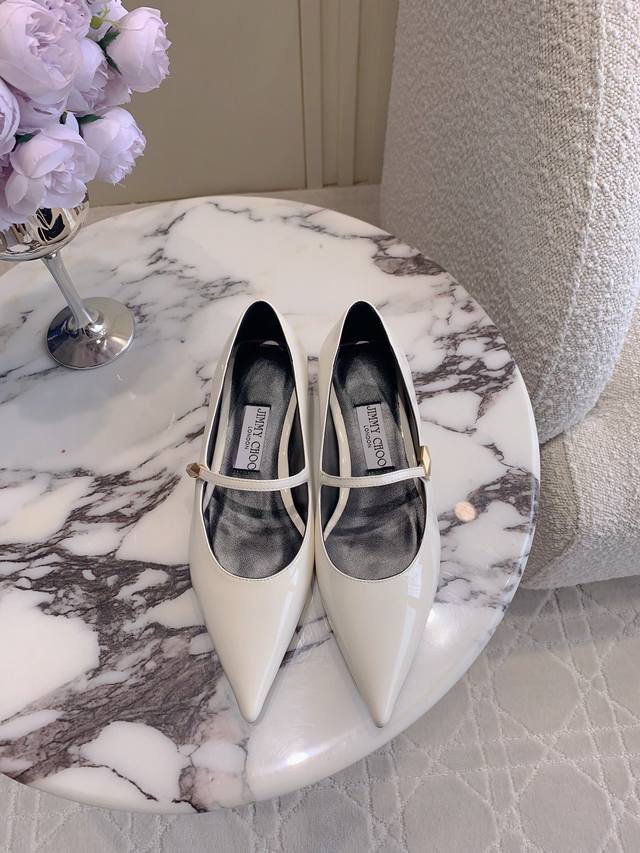 出厂价p Jimmy Cho*新款Carolyn尖头玛丽珍单鞋 焕然升级 沉稳知性 不用费力营造时髦 万年经典 入手绝对不亏的一款单品 鞋面牛皮 布面 内里垫脚