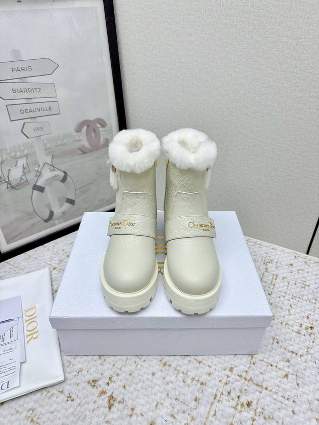 出厂 高版本 Dio*R迪奥2025Vs早秋经典爆款靴子系列 复古圆头短靴 原版复刻，细节完全区别，全新复古科技电绣风向标，时间抢眼，简约百搭不平凡 面料：原版