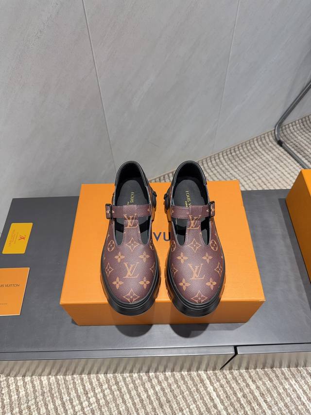 出厂: 独家顶级版本 L*V驴家2025Vs秋冬最新乐福鞋系列 圆头厚底乐福鞋 重工打造，法国代购原版回来，历经数月全部私模打造，确保所有用料、材质、制作工艺与