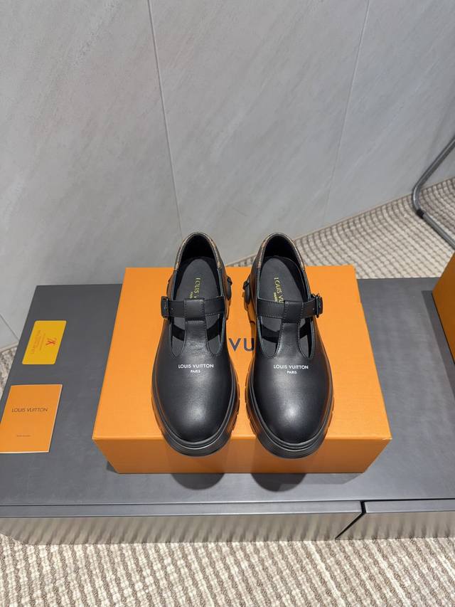 出厂: 独家顶级版本 L*V驴家2025Vs秋冬最新乐福鞋系列 圆头厚底乐福鞋 重工打造，法国代购原版回来，历经数月全部私模打造，确保所有用料、材质、制作工艺与