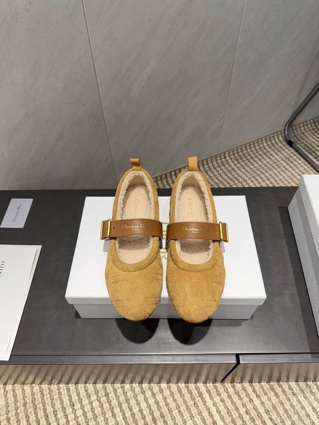 出厂:毛里 飞机盒50 独家顶级版本 Dior迪奥~25Vs秋冬爆款乐福鞋系列 圆头毛里乐福鞋 一款不会撞衫的鞋子、简约的隔板设计上斑点的大底、鞋面真丝卷毛、秋