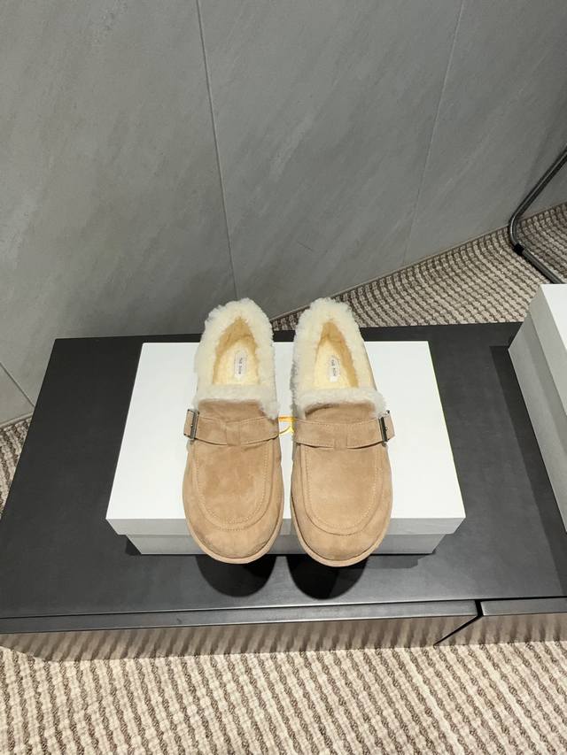 出厂:毛里 独家顶级版本 The Row～小众潮牌25Vs秋季休闲新款系列 圆头毛里休闲鞋 原版一比一打造舒适度、包裹性都比较好。个性十足，很好驾驭各种风格衣服