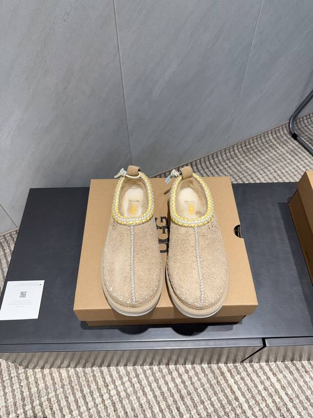 出厂: 独家顶级版本 Ugg~25Vs秋冬爆款厚底休闲毛鞋系列 圆头厚底低帮毛鞋 一款不会撞衫的鞋子、简约的隔板设计上斑点的大底、鞋面真丝卷毛、秋冬季必备款、无