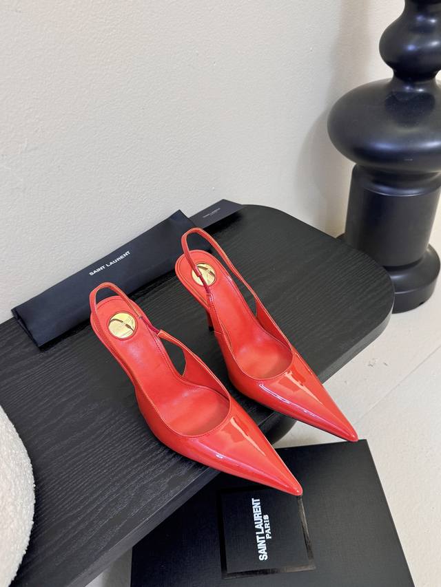 Saint Laurent 圣罗兰Lee金属钻链条尖头高跟鞋Ysl姐姐的美丽尤物高跟鞋 又是人间圣罗兰 Rose同款的高跟鞋化很好修饰脚型，奢华金属链 这几年S