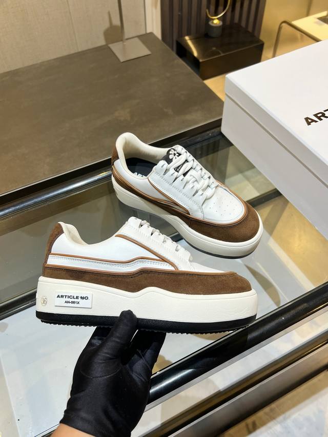 Burger“美式汉堡”系列 款号:p 重塑汉堡鞋型，以滑板为根的街头文化将原有的经典廓形与厚底舒适性保留侧边融入简洁利落的品牌灵感“N字流水线”演绎An板鞋新