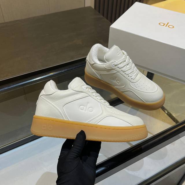 超舒适~智秀同款运动鞋女真皮软底厚底休闲四季百搭内增高小白鞋 这个颜色大底只做女款 面料:原版皮 鞋底：橡胶大底 内里：毛巾里 码数:女款35-40 41.42