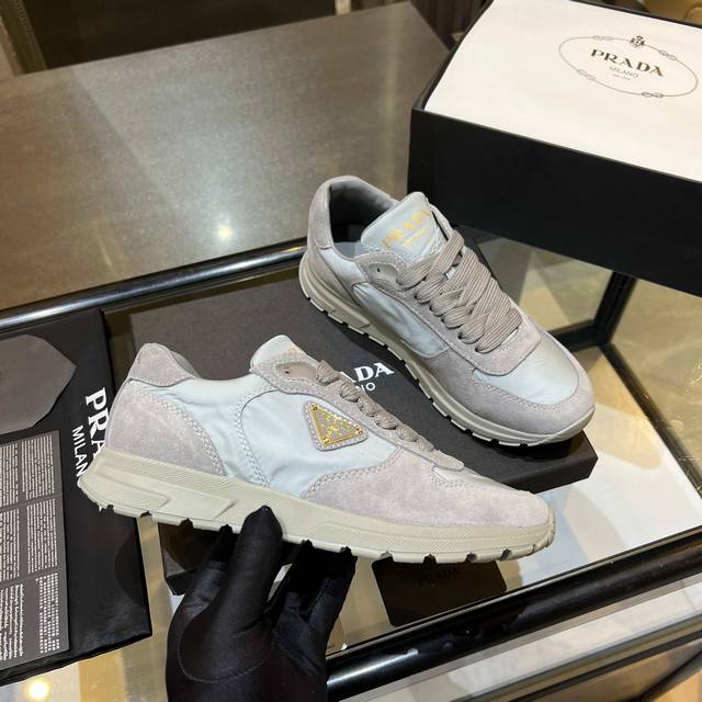 潮流时尚百搭厚底休闲百搭透气运动鞋，春秋新款系带老爹鞋 鞋面:翻毛皮 内里:透气网 鞋底:橡胶大底 码数：35-40 出厂价pp￥