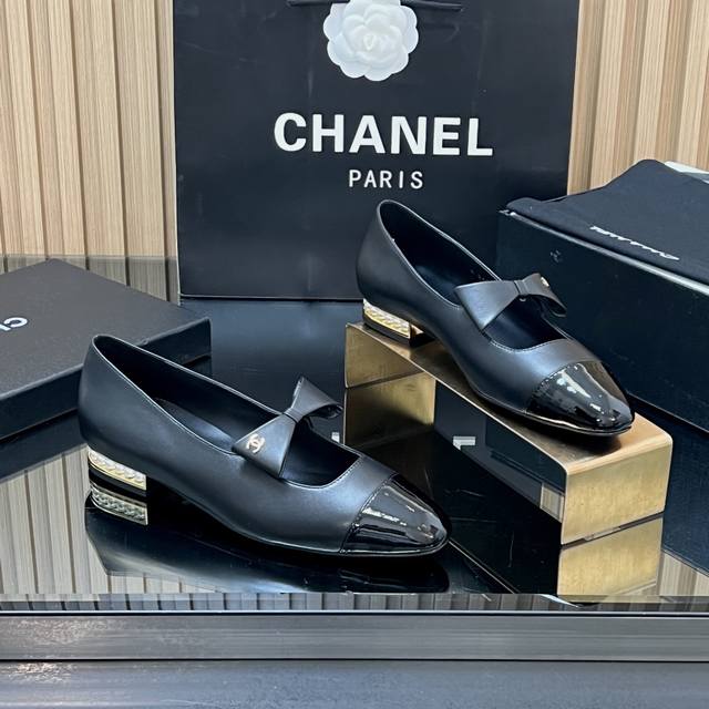 工厂p出 正确高版本！Chanel 25B秋冬新款珍珠跟 蝴蝶结玛丽珍 小香秋冬新品 复古的玛丽珍太对味了，个人最喜欢好经典的搭配，颇有80年代复古小香风的感觉