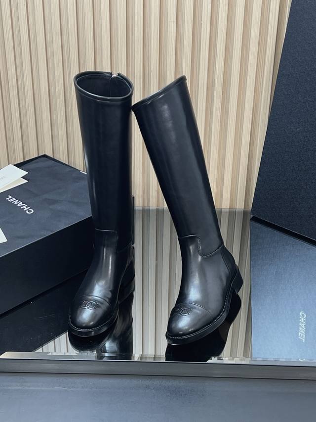顶级版本 Chane*｜小香 经典简约百搭高跟长靴 高筒靴，骑士靴 本季秋冬季节必备单品！香奈儿女士钟爱简约又难以抗拒系 搭配展现与众不同的穿搭风格。时尚达人鞋